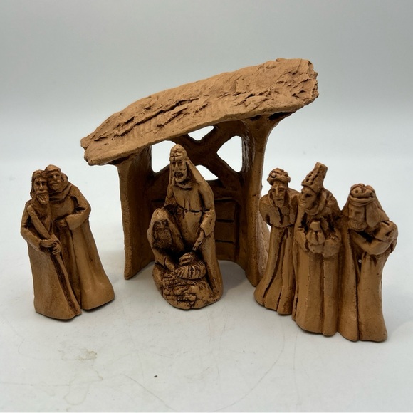 Vtg 4pc Small Manger Scene Wisemen,Sheppard,Jesus,Mary,Joseph,Stable Christmas - Picture 1 of 13